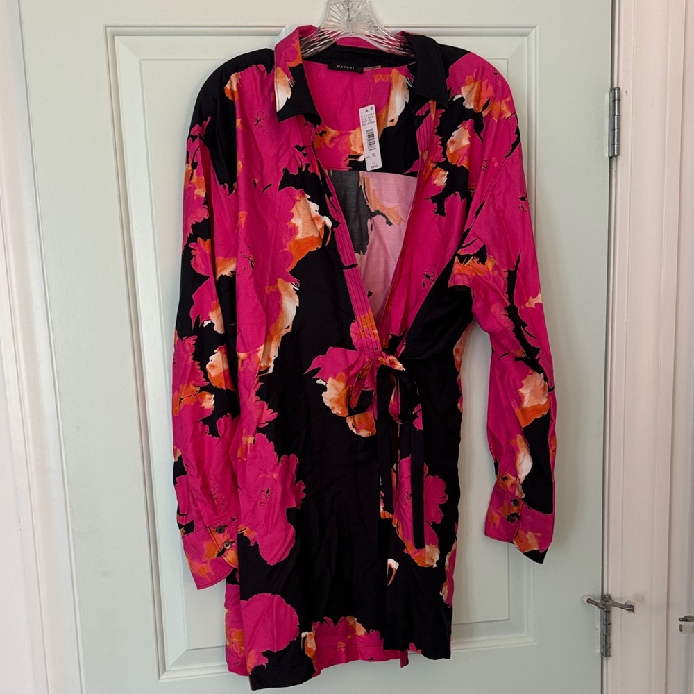 Gorgeous Natori top